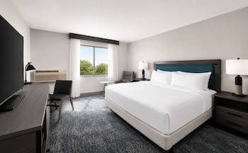 Room, 1 King Bed, Accessible, Bathtub (Hearing)