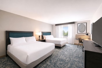 Room, 2 Queen Beds, Accessible (Roll-In Shower)