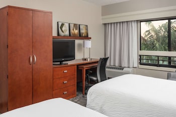 Room, 2 Queen Beds, Pool View (Preferred)