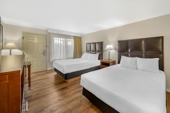 Standard Room, 2 Queen Beds, Non Smoking, Patio