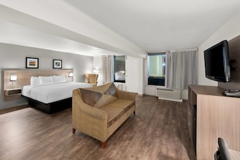 Suite, 1 King Bed with Sofa bed, Non Smoking