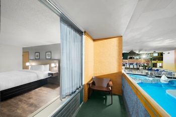 Suite, 1 King Bed with Sofa bed, Non Smoking