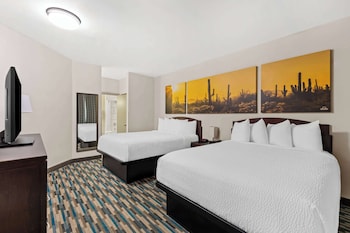Studio Suite, 2 Queen Beds, Non Smoking, Poolside