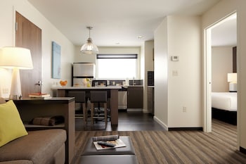 Studio Suite, 1 King Bed with Sofa bed, Accessible Bathtub