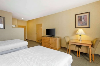 Standard Room, 2 Queen Beds, Non Smoking, Refrigerator