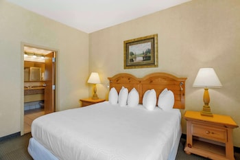 Suite, 1 King Bed, Non Smoking, Jetted Tub
