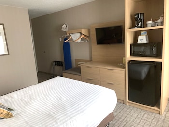 Standard Room, 1 Queen Bed