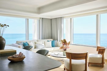 Club Suite, 1 King Bed, Corner