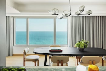 Club Suite, 1 Bedroom (Arts Suite)