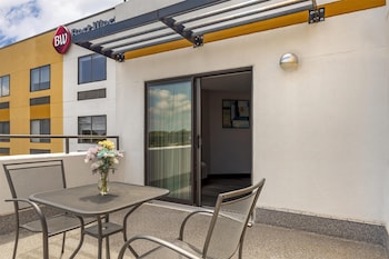 Suite, 1 King Bed, Non Smoking, Balcony (with Sofabed)