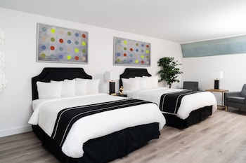 Signature Suite, 2 Queen Beds, Garden View