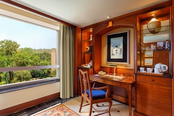 Room, 1 Double Bed, Pool Access (Tower)