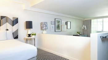 Premier Suite, 1 Queen Bed, Accessible