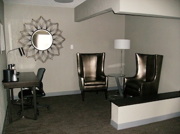 Suite, 1 King Bed with Sofa bed, Non Smoking, Refrigerator & Microwave (with Sofabed)