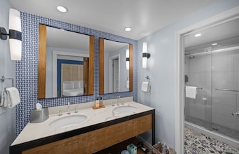 Junior Garden Suite, 1 King Bed