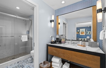 Premium Room, 1 King Bed, Lanai (Garden)