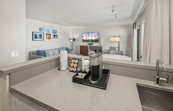 Suite, 1 King Bed with Sofa bed (Bayside Bungalow Cove)