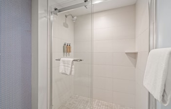 Room, 1 King Bed, Lanai (Bayside)