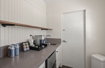 Junior Suite, 1 King Bed (Bayside)