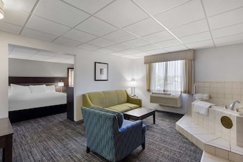 Suite, 1 King Bed, Non Smoking, Jetted Tub (with Sofabed)