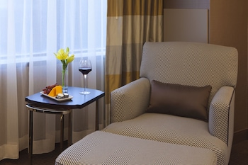 Traditional Room, 1 King Bed with Sofa bed