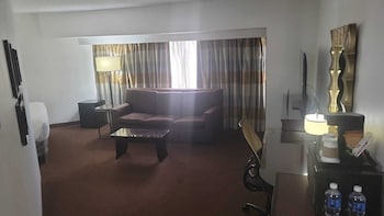 Traditional Room, 1 King Bed with Sofa bed