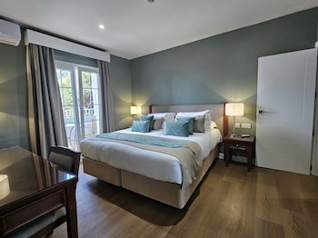 Family Suite, 2 Bedrooms, Balcony, Partial Sea View