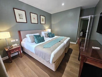 Family Suite, 2 Bedrooms, Balcony, Partial Sea View