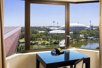 Classic Room, 1 King Bed, River View