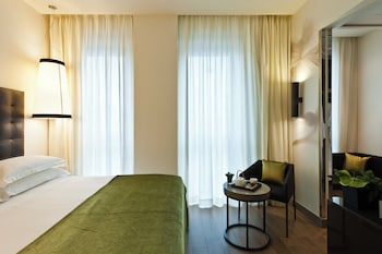 Deluxe Double Room, City View