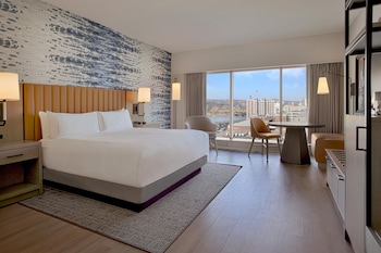 Room, 1 King Bed, Hearing Accessible (Hearing)