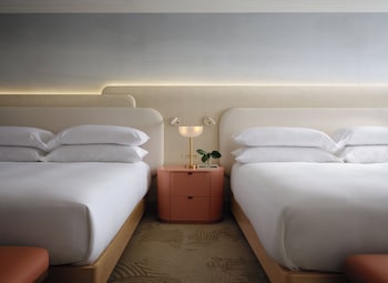 Room, 2 King Beds, Courtyard View