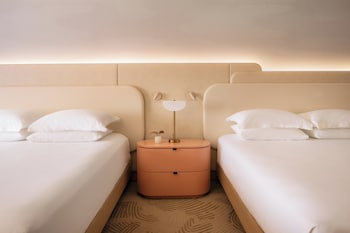 Room, 2 King Beds, Courtyard View