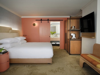 Room, 1 King Bed, Courtyard View
