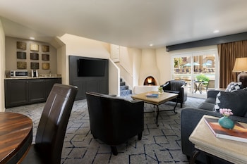 Villa, 1 King Bed, Pool View (Valley Two story)