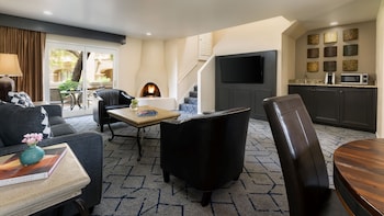 Villa, 2 Queen Beds, Garden View (Valley Two story)