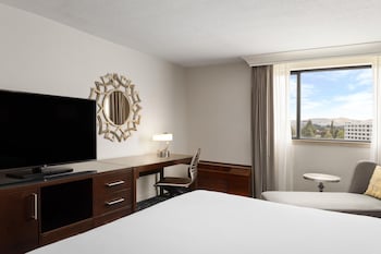 Room, 1 King Bed, Mobility Accessible, Bathtub
