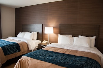 Deluxe Room with 2 Queen Beds, Ground Floor