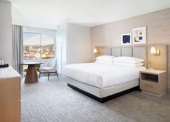 Suite, 1 King Bed, Balcony, City View