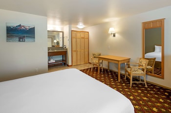 Suite, 2 Queen Beds, Non Smoking, Refrigerator & Microwave