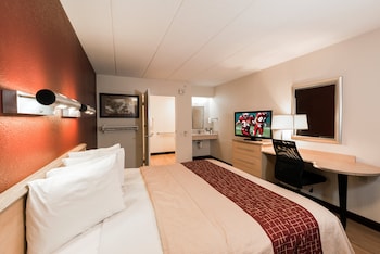 Deluxe Room, 1 King Bed, Accessible (Smoke Free)