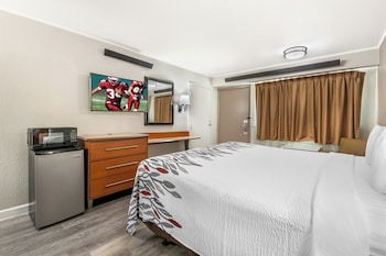Deluxe Room, 1 King Bed, Accessible (Smoke Free)