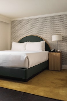 Standard Room, 1 King Bed (Petite King)