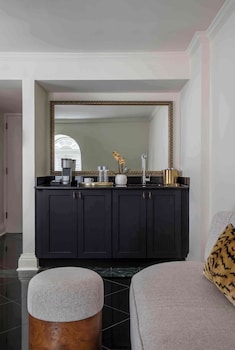 Superior Room, 1 King Bed (Junior Suite King)