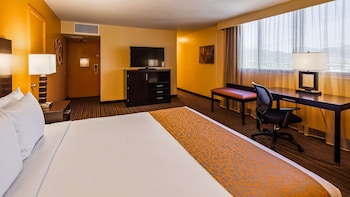 Standard Room, 1 King Bed, Refrigerator & Microwave, Corner (Larger Room)
