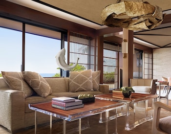 Suite (Makai)