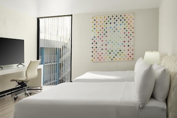 Deluxe Room, 2 Queen Beds, Non Smoking, Pool View