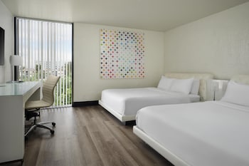 Deluxe Room, 2 Queen Beds, Non Smoking