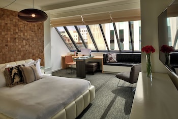 Premium Room, 1 Queen Bed (Sky View)