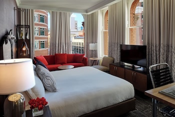 Room, 1 King Bed, City View, Corner